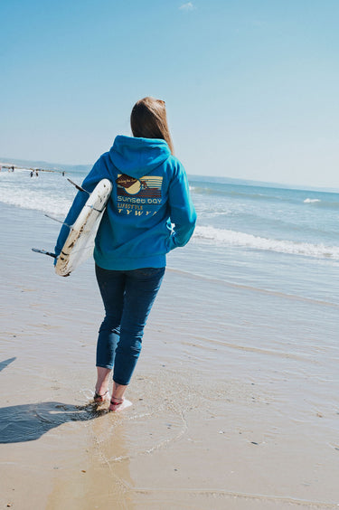 Unisex Hoody In Blue " Retro Print Catching The Surf Tywyn"