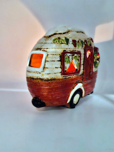 Festive Caravan Tealight With Wreath Detail