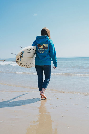 Unisex Hoody In Blue " Retro Print Catching The Surf Tywyn"