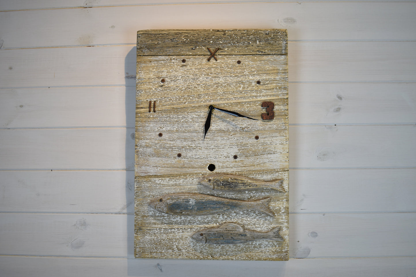 Driftwood look Swimming Fish Retro Design Clock