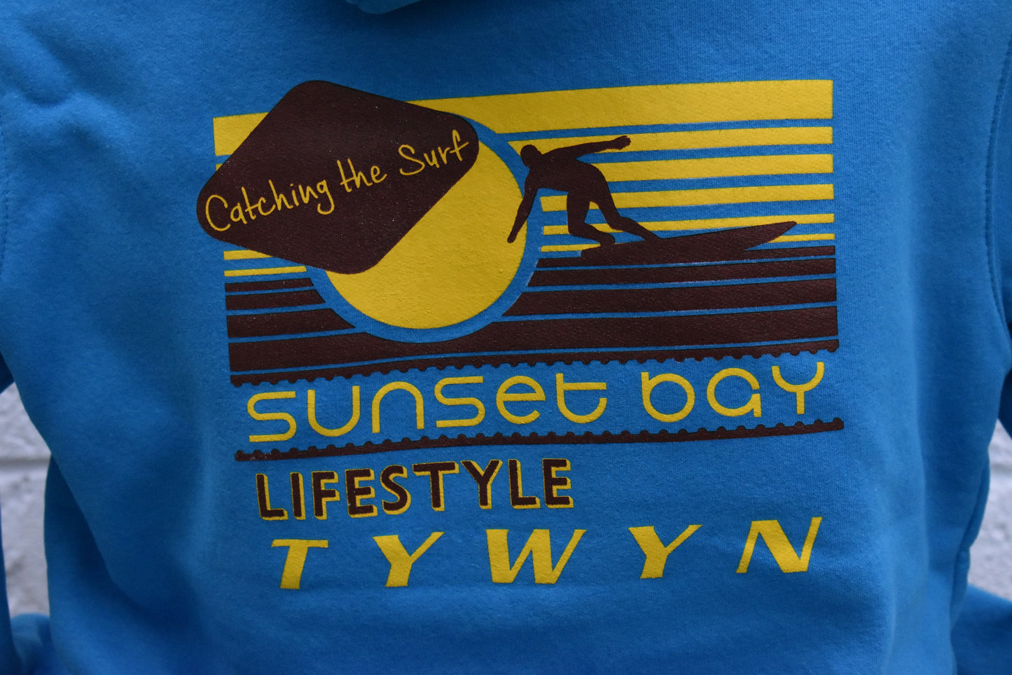 Tywyn Catchin the Surf Retro Print Unisex Adult Hoody in Malibu Blue