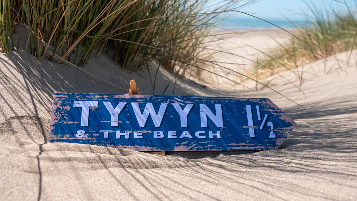 Tywyn & The Beach 1 1/2 Mile Wooden Sign