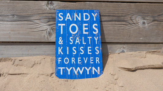 Tywyn Sandy Toes & Salty Kisses Wooden Sign